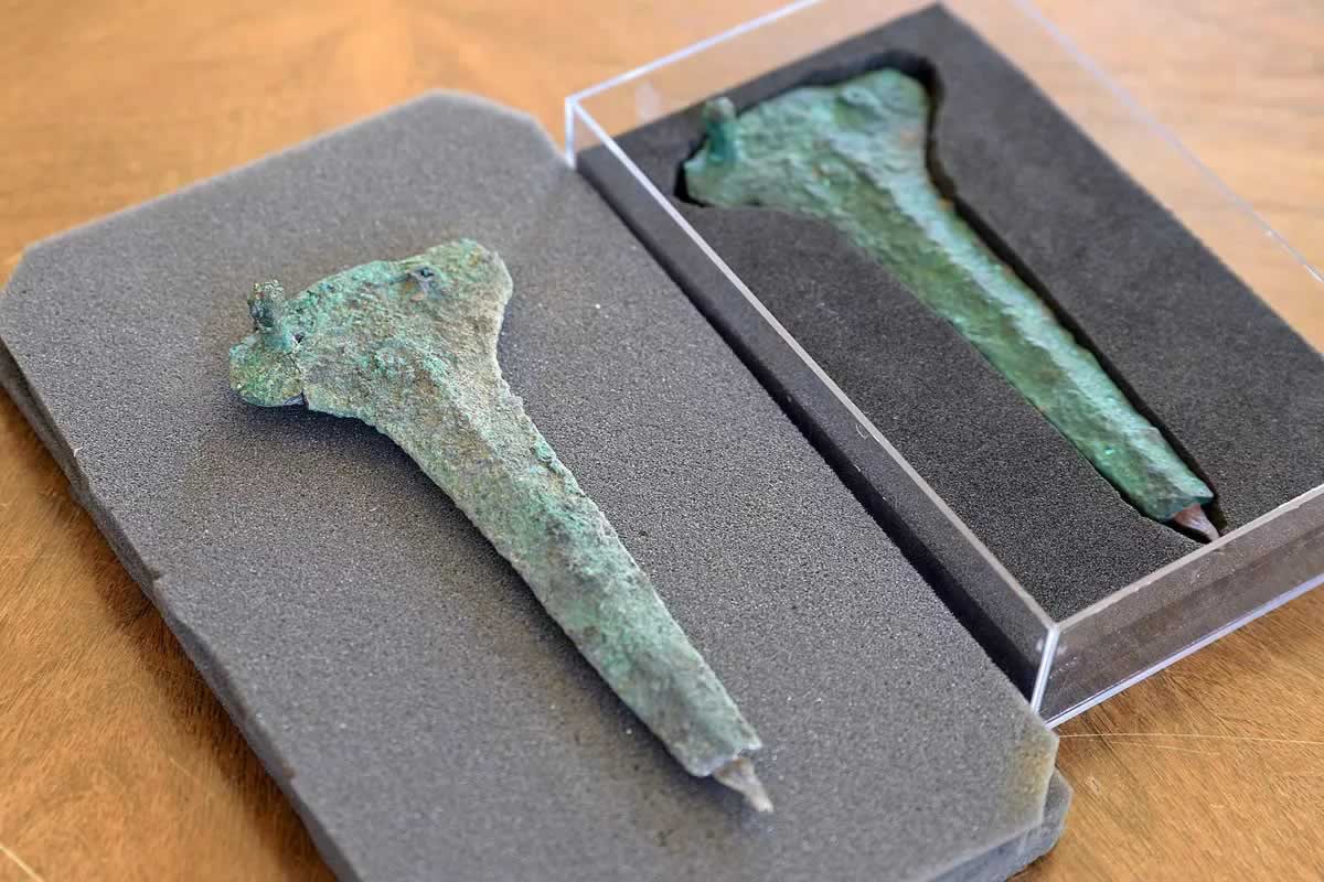Argamasilla de Alba entrega al Museo de Ciudad Real una alabarda de hace 4.000 años