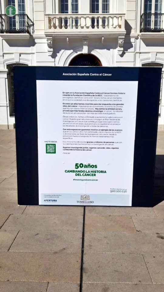 La exposición "50 años cambiando la historia del cáncer" de la AECC llega a la Plaza de España de Tomelloso