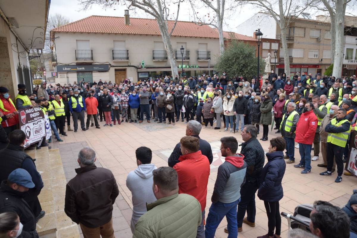 Vecinos de Tomelloso se unen a la manifestación en Argamasilla de Alba contra la subida de precios