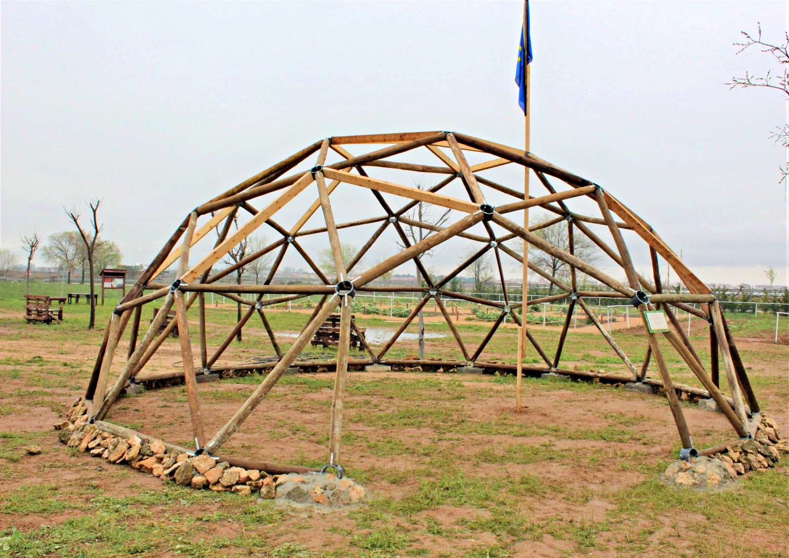 AFAS Tomelloso inaugura una “Cupula Geodésica” hecha con materiales reciclables