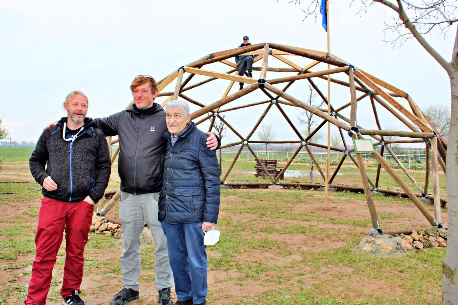 AFAS Tomelloso inaugura una “Cupula Geodésica” hecha con materiales reciclables