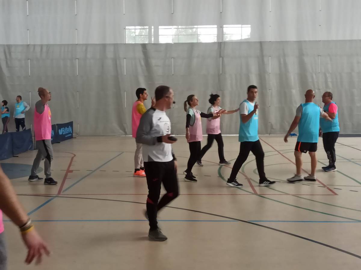 31 docentes de la región conocen el deporte "Stikbomball" de la mano del CEIP Félix Grande de Tomelloso