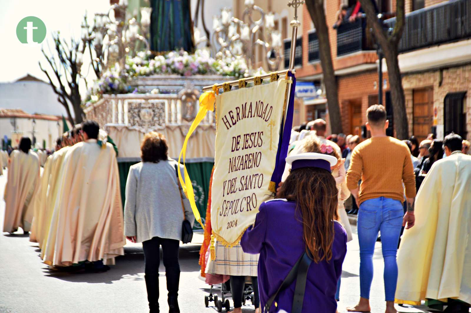 "Camino del Calvario" vuelve en una radiante mañana de Viernes Santo en Tomelloso