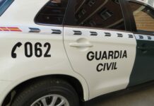 Detenido el conductor de un coche que colisionó contra un vehículo de la Guardia Civil
