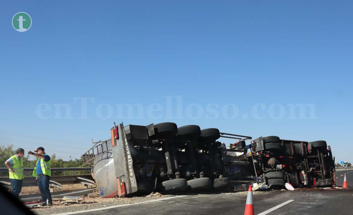 Chocan dos camiones en la A-43 entre Argamasilla de Alba y Tomelloso