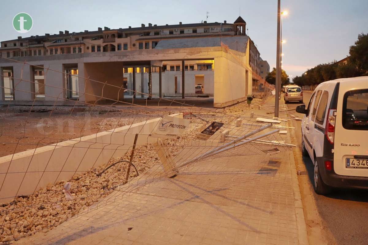 Fuertes rachas de viento provocan destrozos este jueves en Tomelloso