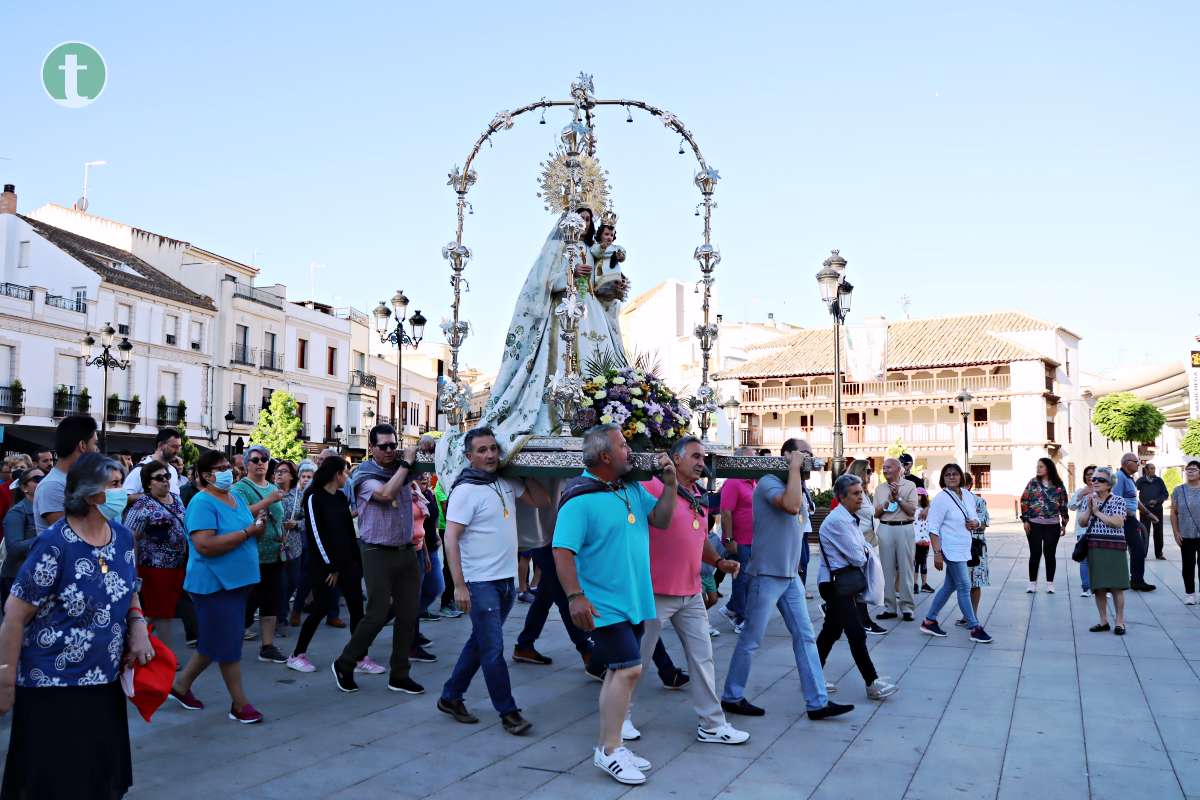 Cientos de tomelloseros acompañan a la Virgen de las Viñas en su regreso a Pinilla