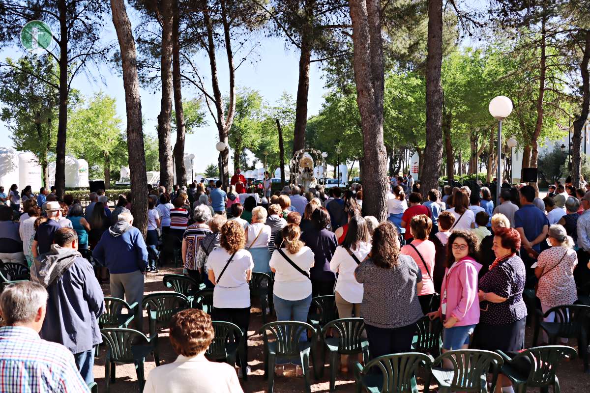 Cientos de tomelloseros acompañan a la Virgen de las Viñas en su regreso a Pinilla