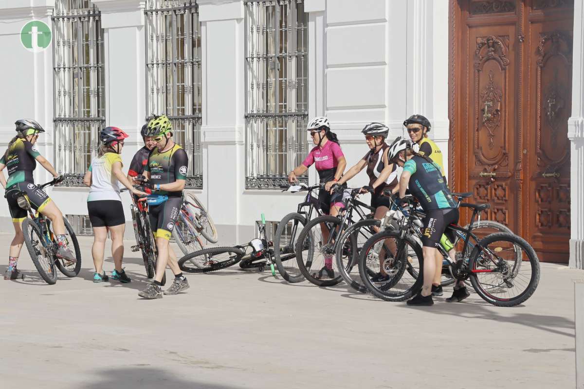 Alrededor de 90 ciclistas participan en la séptima ruta MTB de TomBike a favor de Cruz Roja