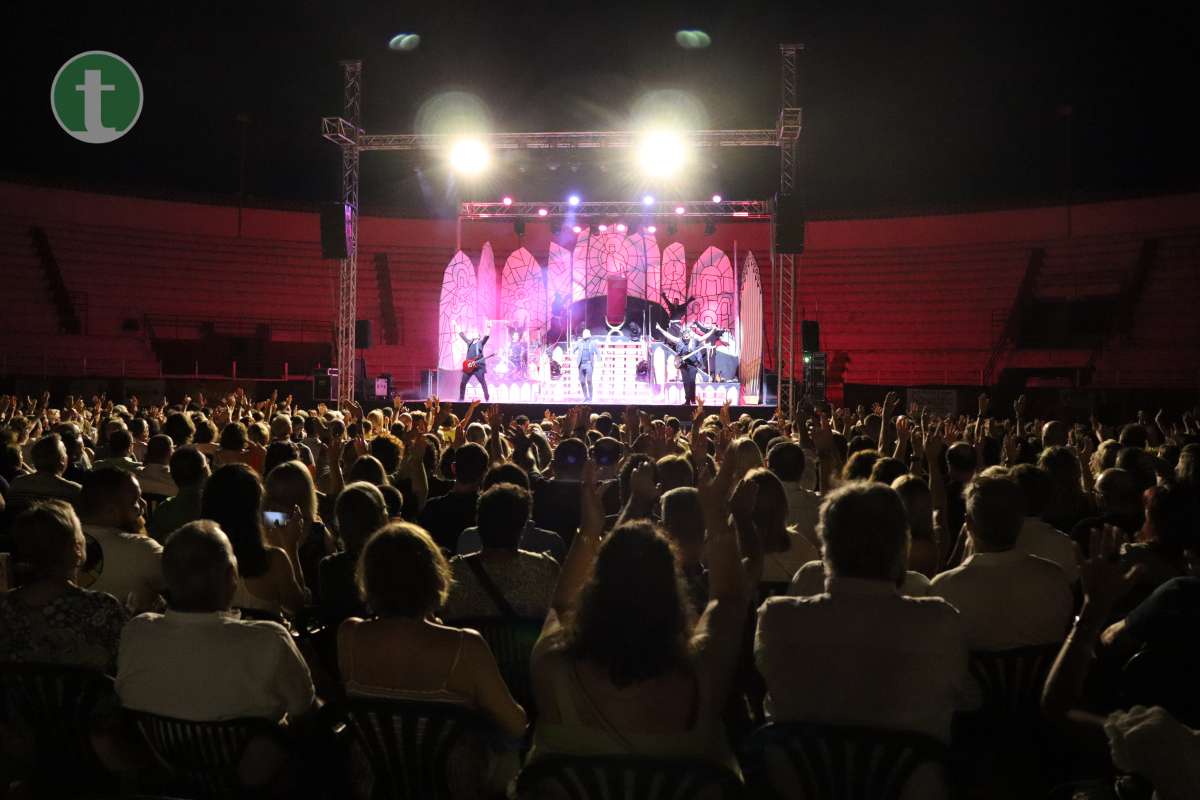 We Love Queen hace disfrutar en la Plaza de Toros a casi 2000 personas