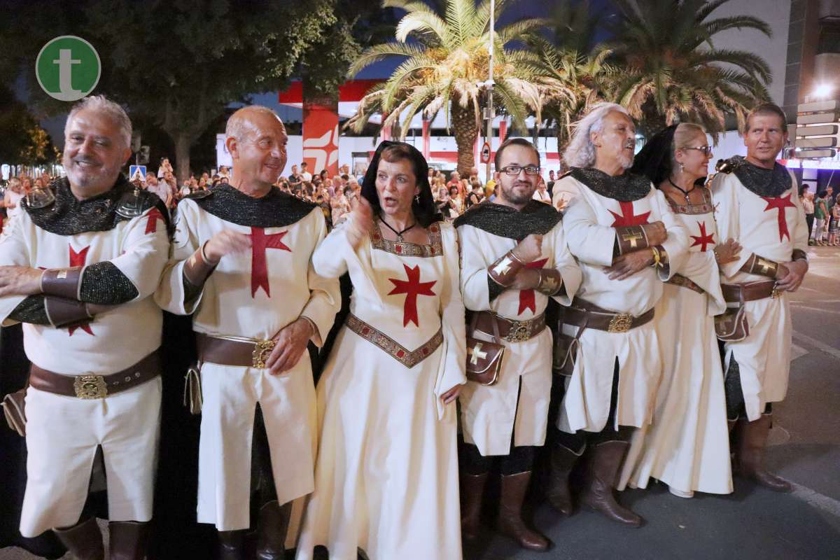 Tomelloso e Ibi sellan su hermanamiento tras un gran desfile de 'Moros y Cristianos'