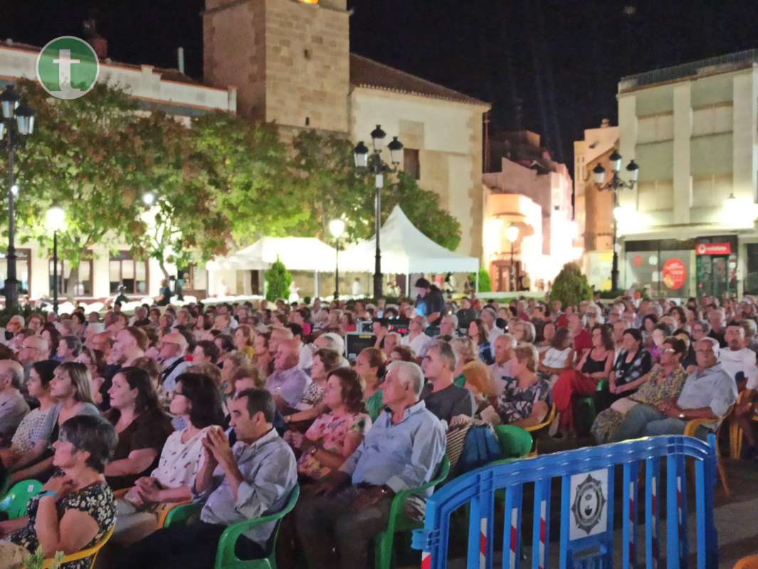 La Plaza de España se llena de música con una Gala de Zarzuela que nos recuerda a la figura de Félix Grande
