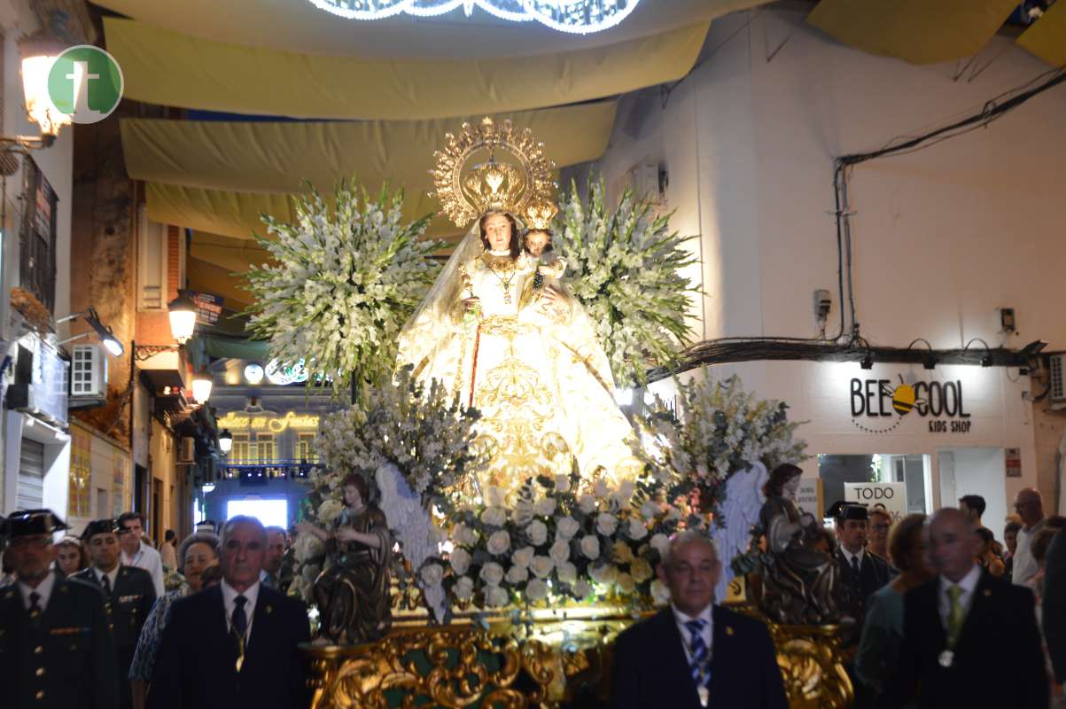 Las calles de Tomelloso se llenan de devoción religiosa durante la procesión de nuestra patrona la Virgen de las Viñas