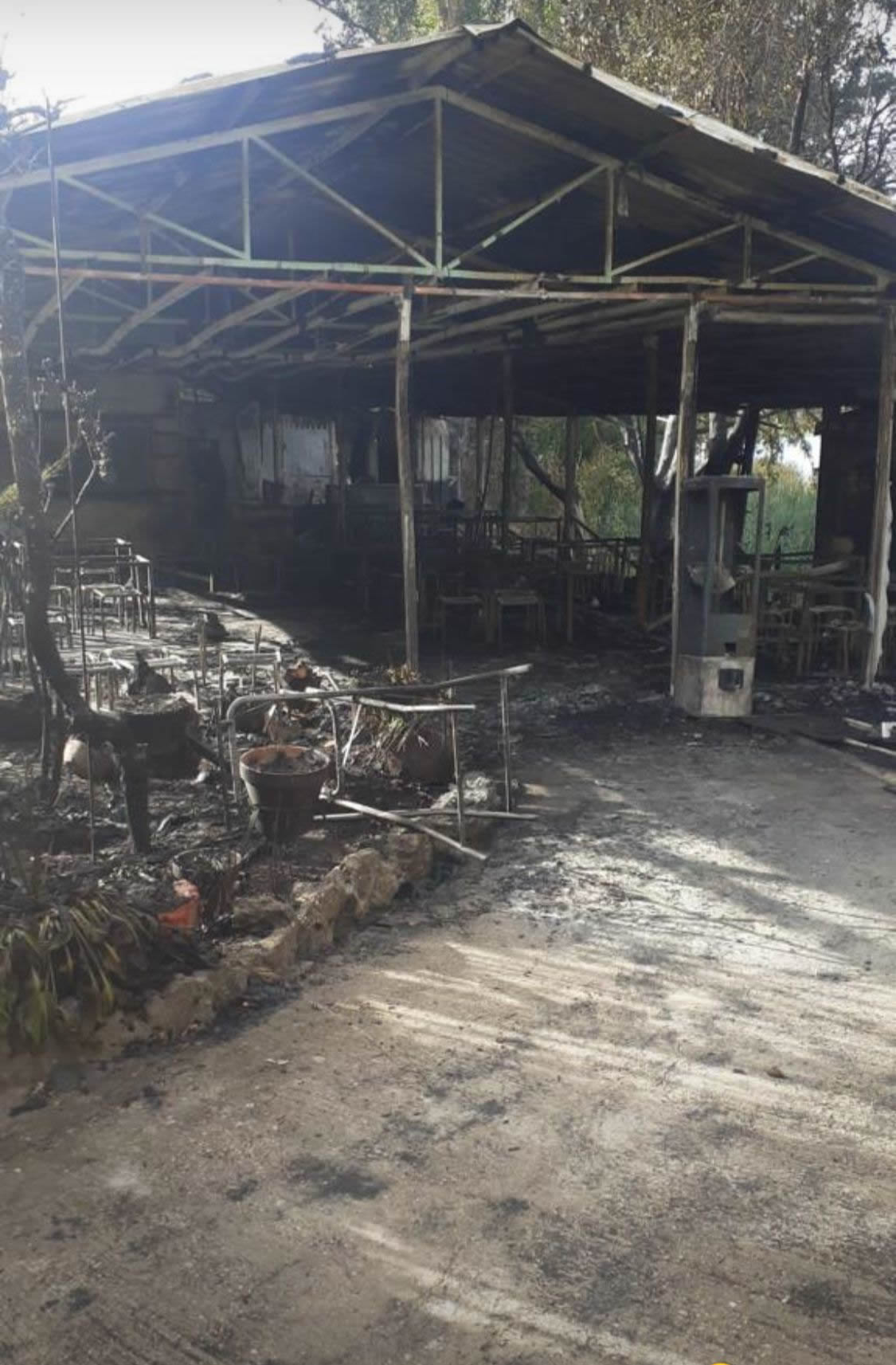 El restaurante “La Vega” en las Lagunas de Ruidera arde por completo