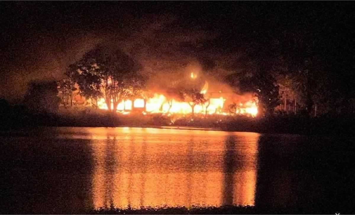 El restaurante “La Vega” en las Lagunas de Ruidera arde por completo