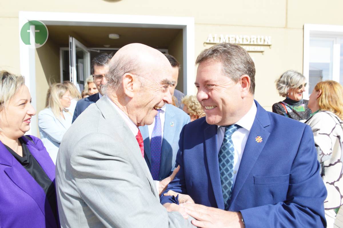 Almendrun recibe la visita de García-Page en la inauguración de su planta de procesado de almendras en Tomelloso