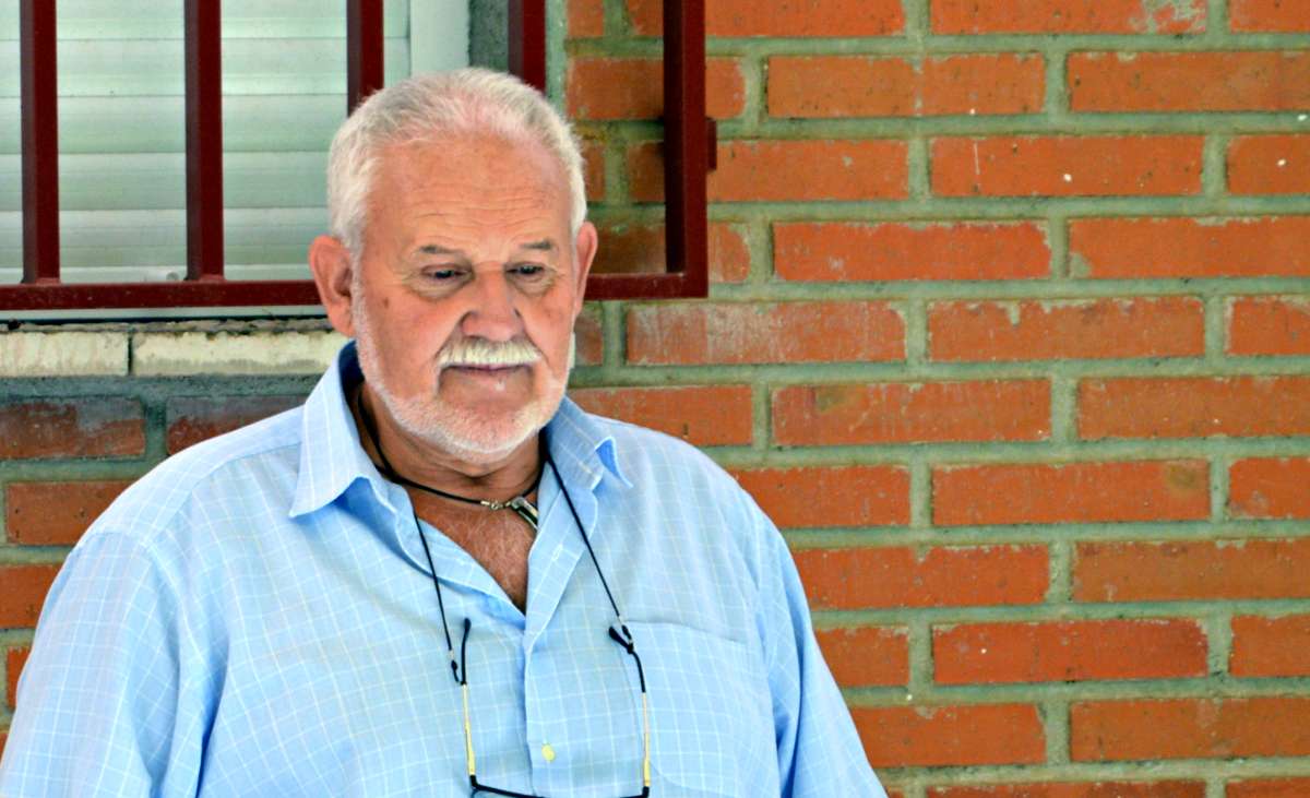 Tras 44 años de servicio, se jubila Jesús Martínez, el "eterno conserje" del IES Eladio Cabañero