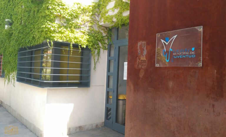 Un curso de primeros auxilios, un taller de telas aéreas o un viaje a Valencia, entre la programación del verano joven en Tomelloso