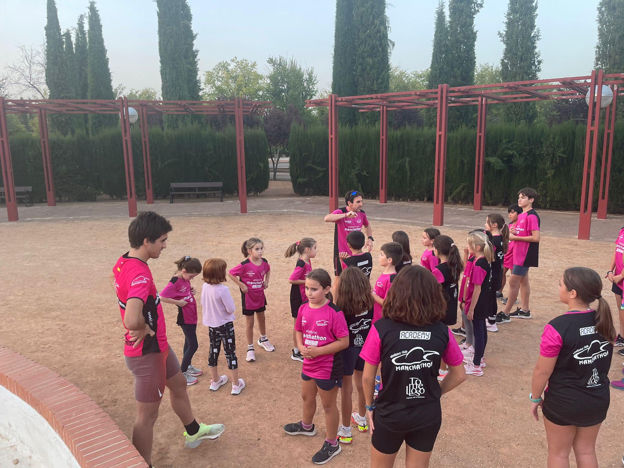 La sección infantil del Atletismo Club Manchathon arranca con 35 niños y niñas