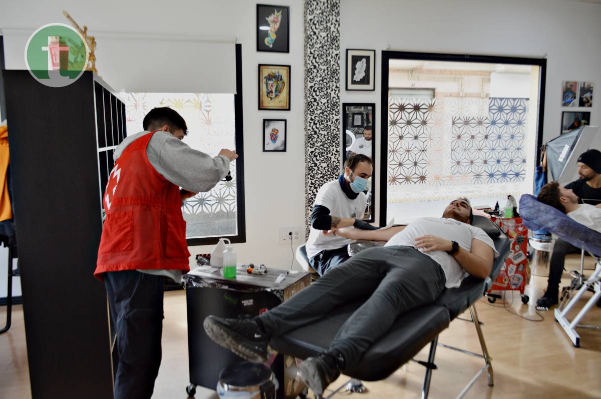 BlackLab Tattoo y Cruz Roja llevan a cabo la campaña 'Tattoo x juguete'