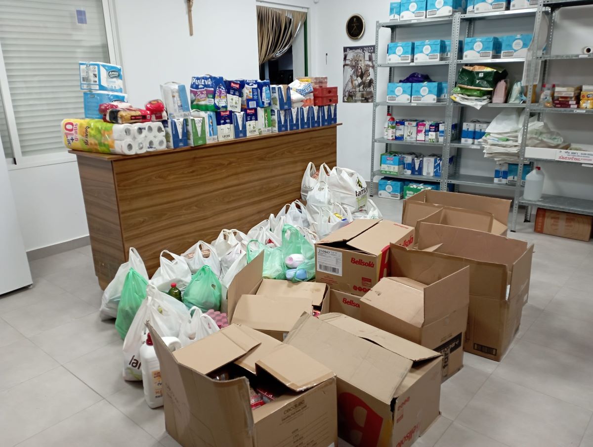 Cáritas Tomelloso recibe 700 kilos de alimentos y productos de higiene de la Hermandad de San Isidro