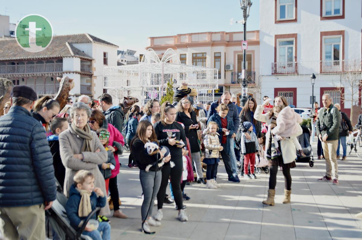 Una Plaza de España al completo celebra las Campanadas Infantiles