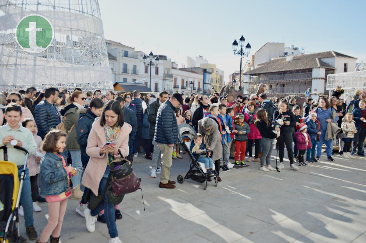 Una Plaza de España al completo celebra las Campanadas Infantiles
