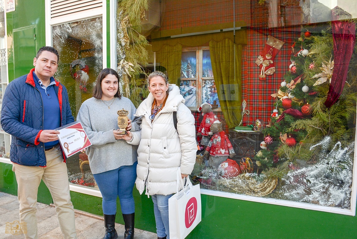 Tetrakis, Seguros Valentín y Odda reciben los premios a mejores escaparates navideños en Tomelloso