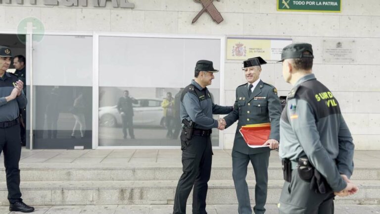 Tomelloso rinde homenaje al guardia civil Juan Gallardo Serrano tras 25 años de servicio en el municipio