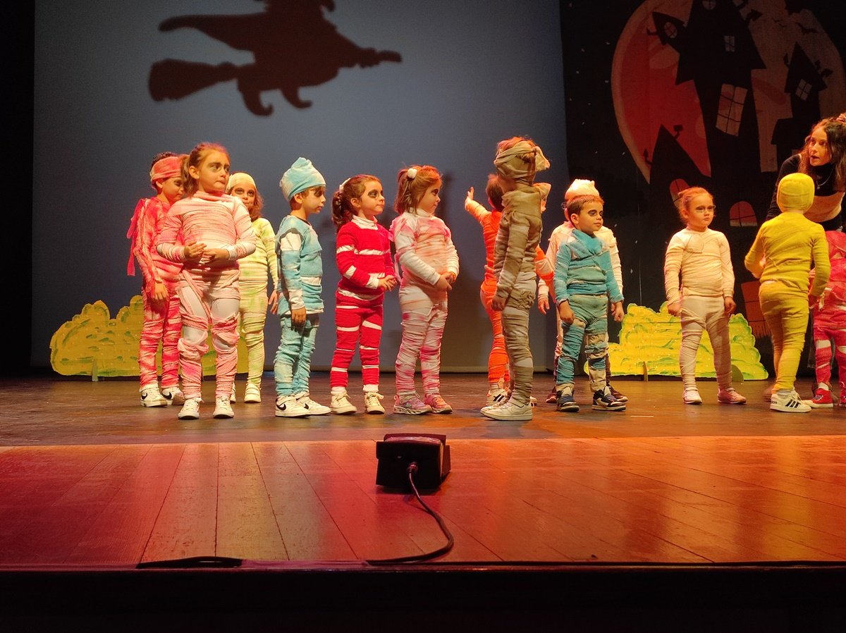 Alumnos del CEIP Embajadores celebraron un Teatro-Musical de Navidad en el Marcelo Grande