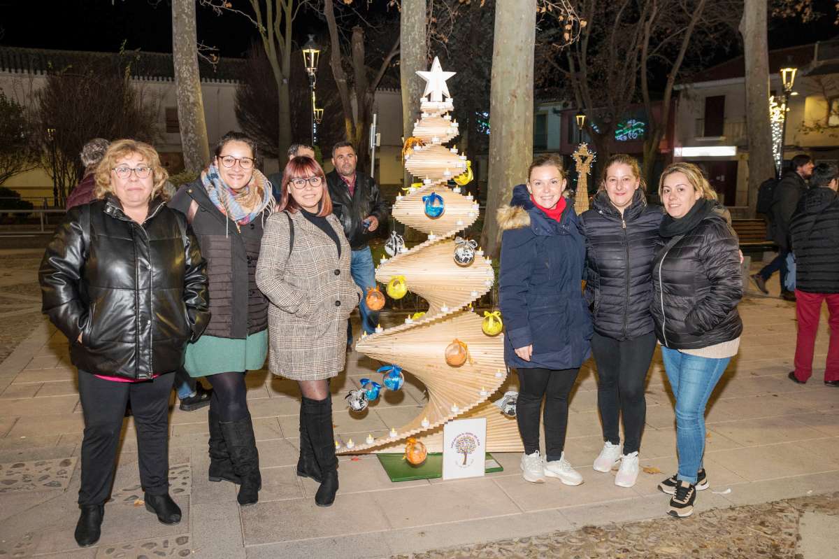 Inaugurado el paseo de árboles de Navidad de Argamasilla de Alba