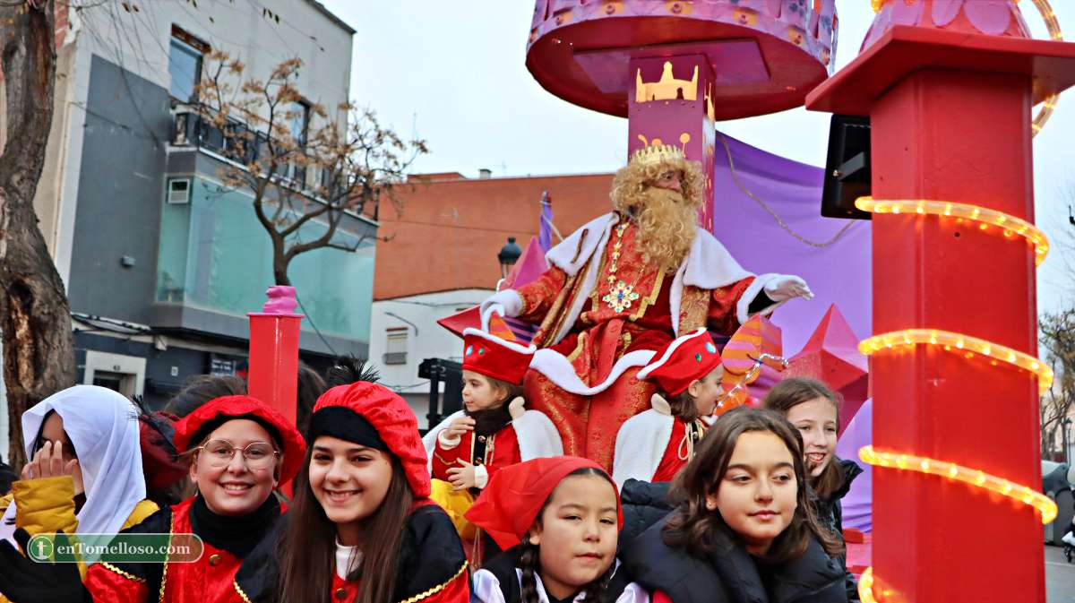 Los Reyes Magos recorren las calles de Tomelloso cargados de ilusión