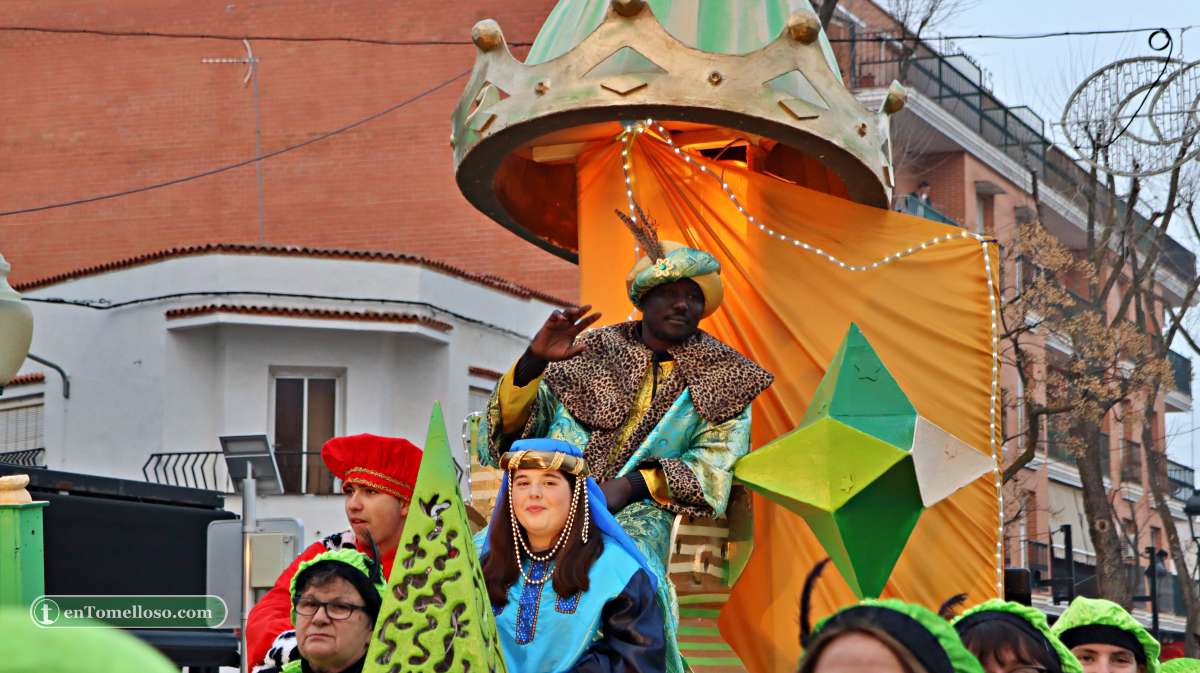 Los Reyes Magos recorren las calles de Tomelloso cargados de ilusión
