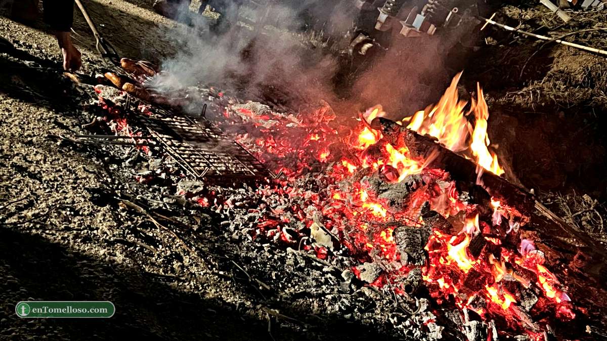 Tomelloso se vuelve a llenar de fuego y humo para celebrar San Antón