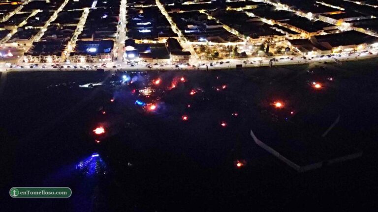 Tomelloso se vuelve a llenar de fuego y humo para celebrar San Antón
