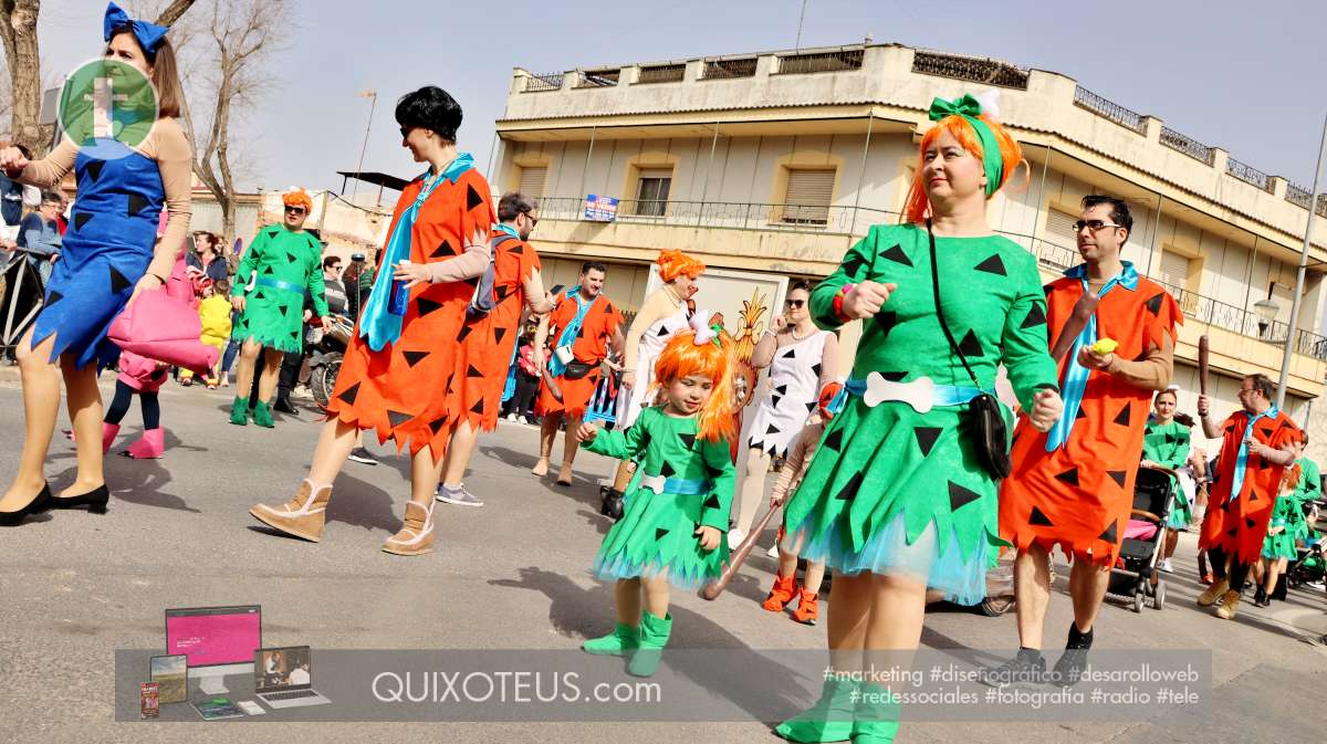 Los escolares llenan de bailes, color y sonrisas las calles de Tomelloso en su desfile de carnaval