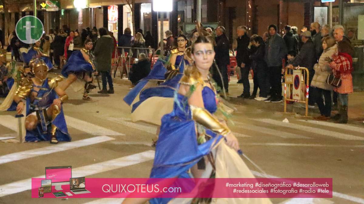 Casi 1500 personas inundan de carnaval el "sambódromo" de Tomelloso en el Desfile Nacional de Comparsas y Carrozas
