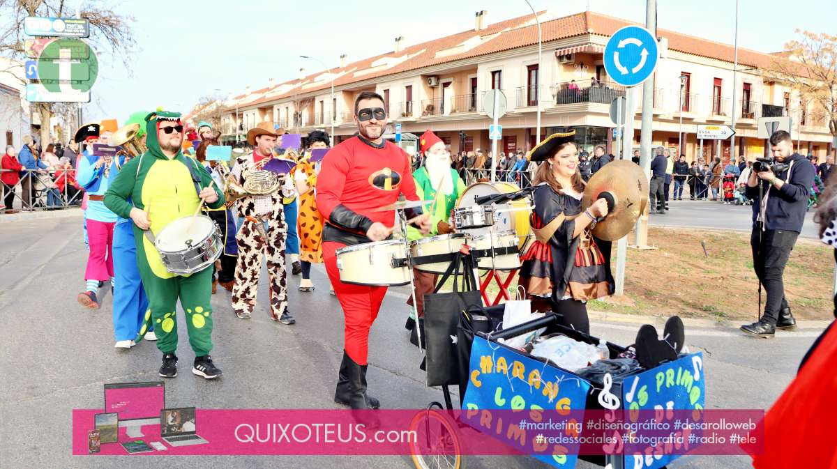 Las peñas locales viven su gran día en el Carnaval de Tomelloso