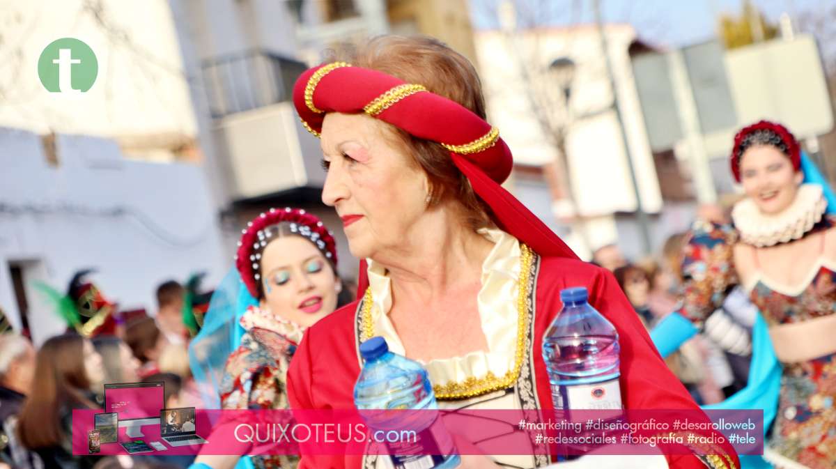 Las peñas locales viven su gran día en el Carnaval de Tomelloso