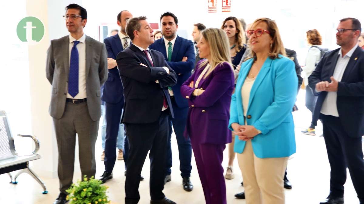 García-Page visita la remodelada Estación de Autobuses de Tomelloso tras seis meses de obras