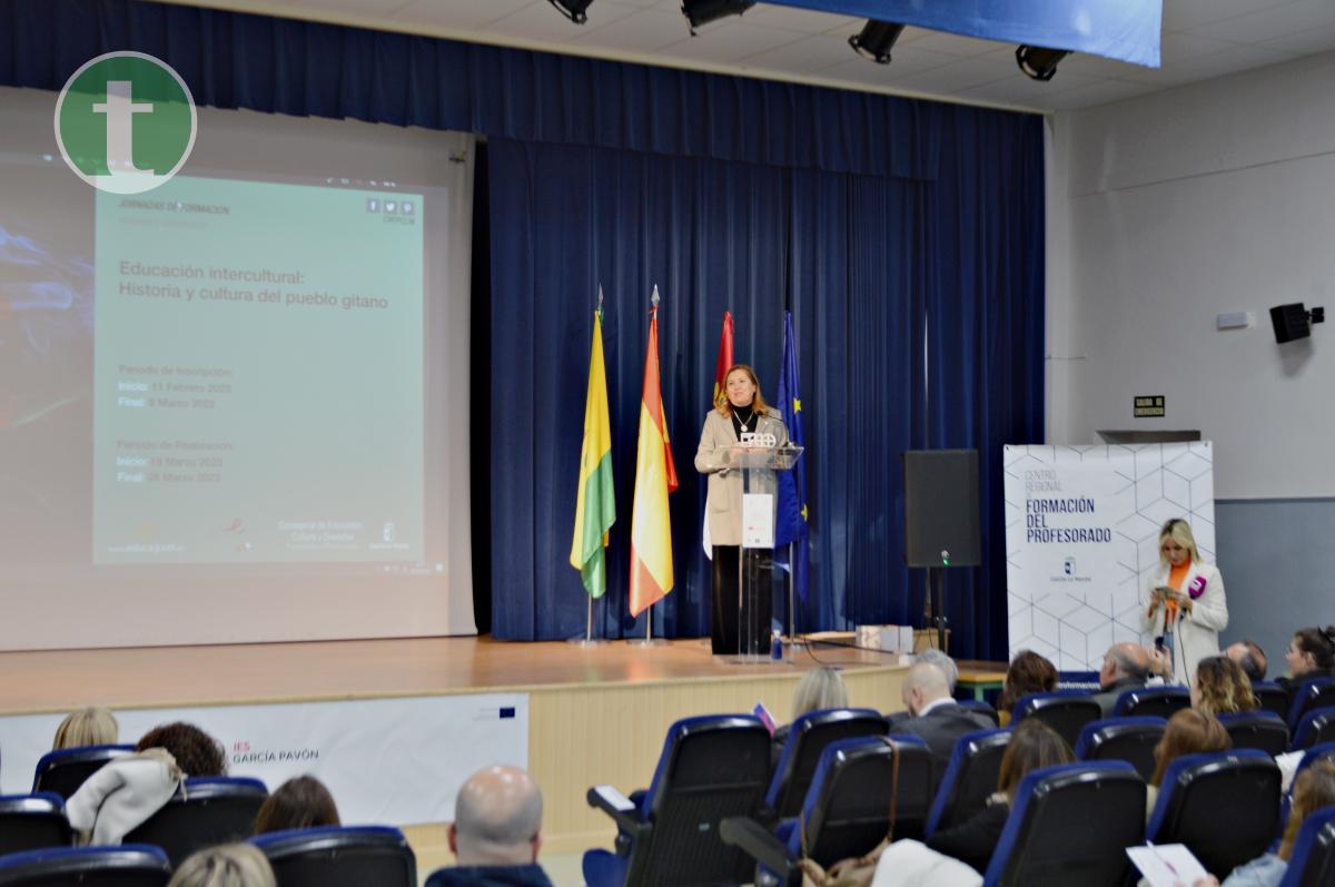 Rosa Ana Rodríguez inaugura las jornadas de formación sobre 'Historia y Cultura del Pueblo Gitano' en Tomelloso