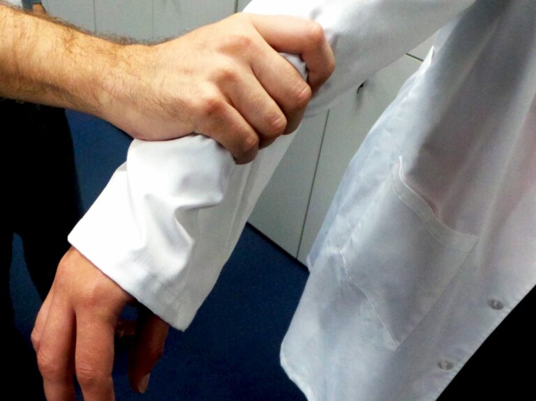 IU pide medidas urgentes a la Gerencia de Tomelloso tras la agresión a una médica en Argamasilla de Alba