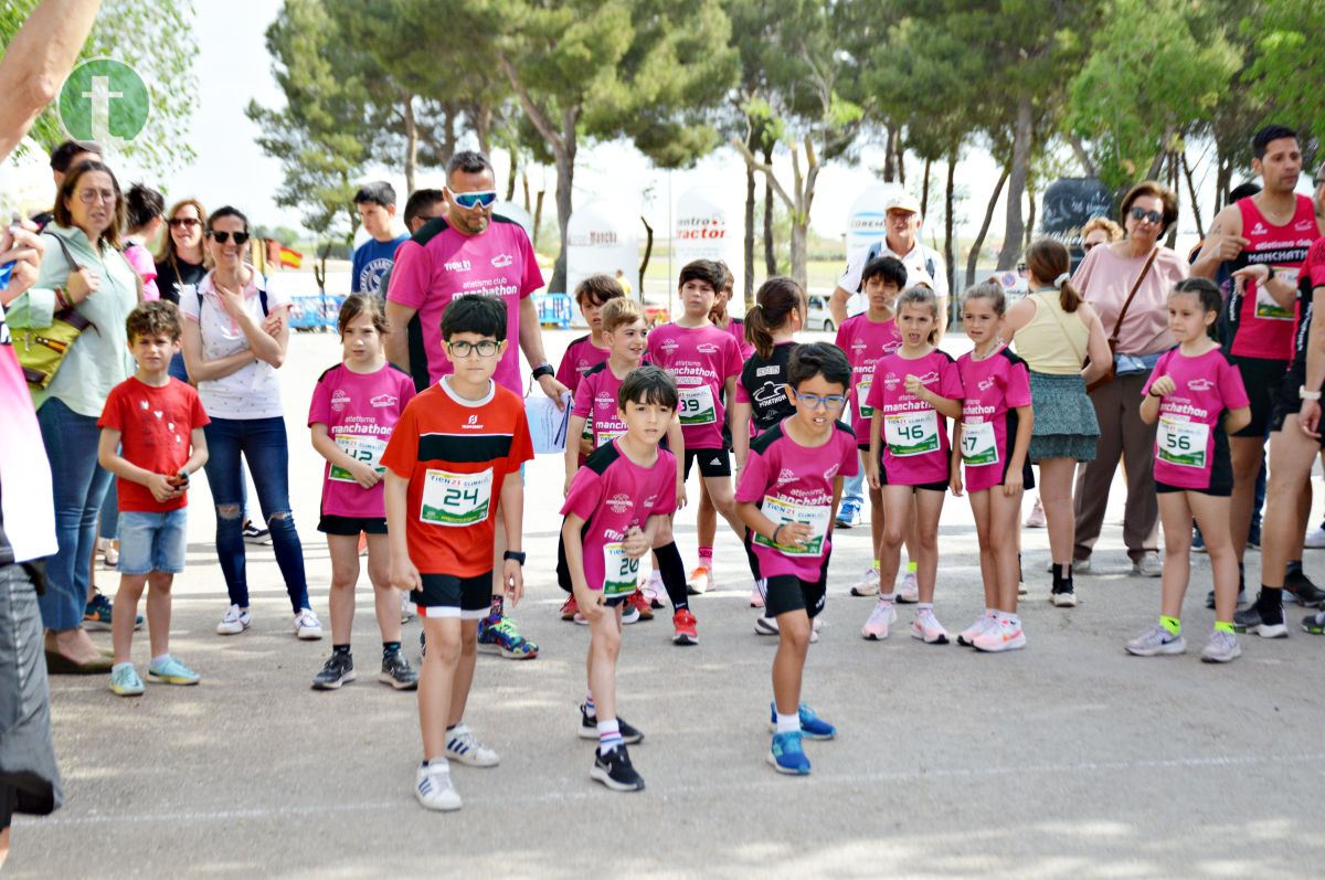 El futuro del atletismo local disfruta en las carreras infantiles de la romería de Tomelloso