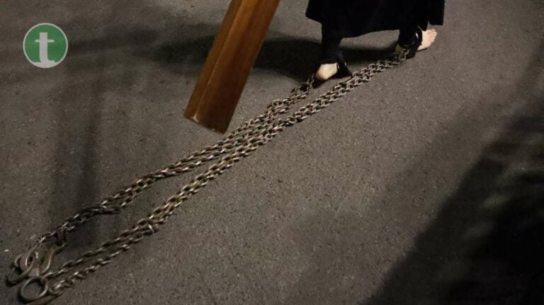 Sábado Santo «De Silencio» y penitencia con cadenas en Tomelloso