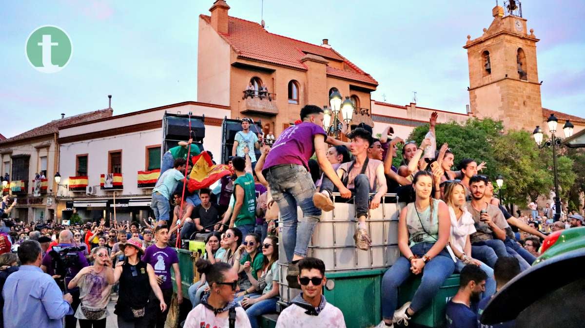 Multitudinario regreso de la Virgen de las Viñas a la plaza de España de Tomelloso