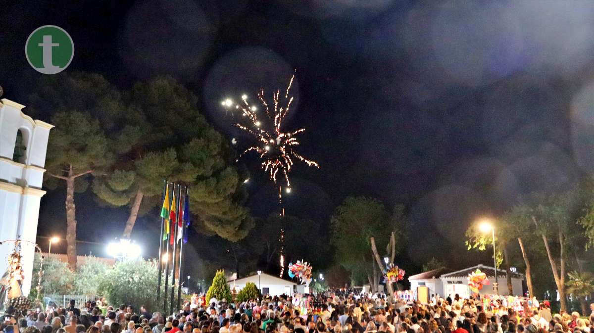 Noche mágica entre el fervor de la multitud en la Procesión de las Antorchas de la romería de Tomelloso