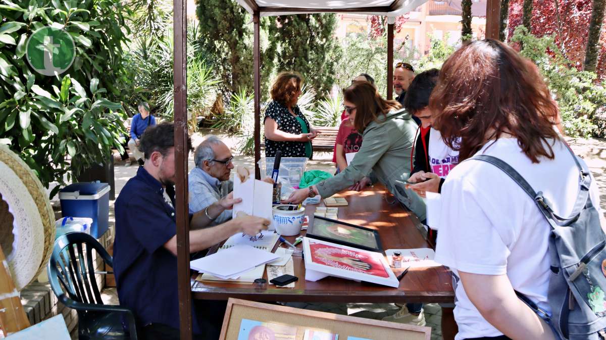 Este sábado ha comenzado la semana de los museos con un mercado de arte en la calle