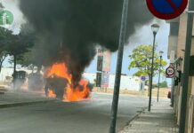 Los bomberos de Tomelloso sofocan un incendio de contenedores en la calle Arenal