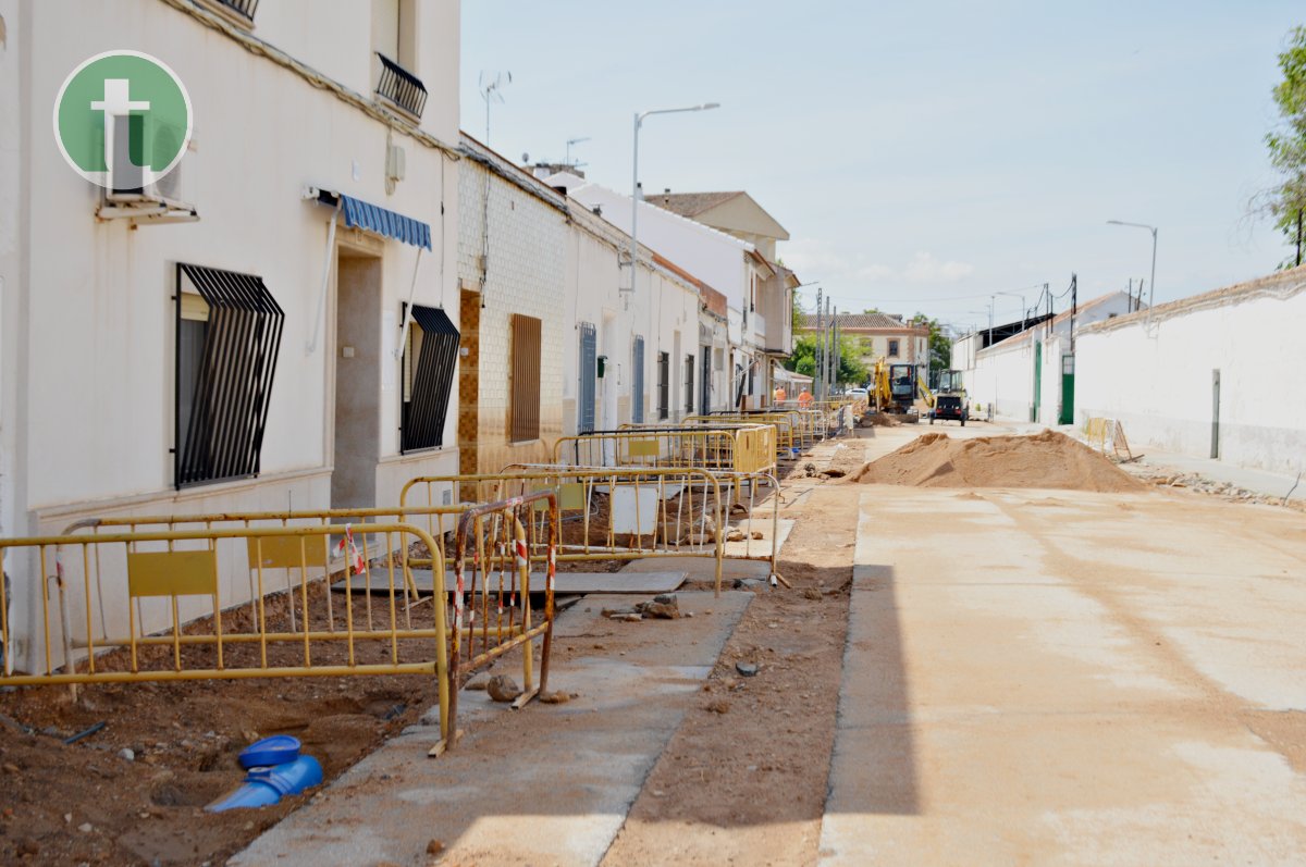 Inmaculada Jiménez visita las obras de la calle Estación, las cuales finalizarán después de verano