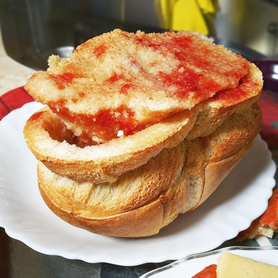 Cata de tomate con Pan de Cruz: una receta tradicional de La Mancha